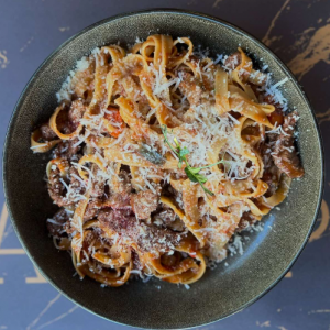 Λιγκουίνι με φιλετάκια φρέσκου σολομού