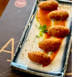 Κροκέτες με καπνιστό τυρί Μετσόβου, Ισπανικό λουκάνικο τσορίθο